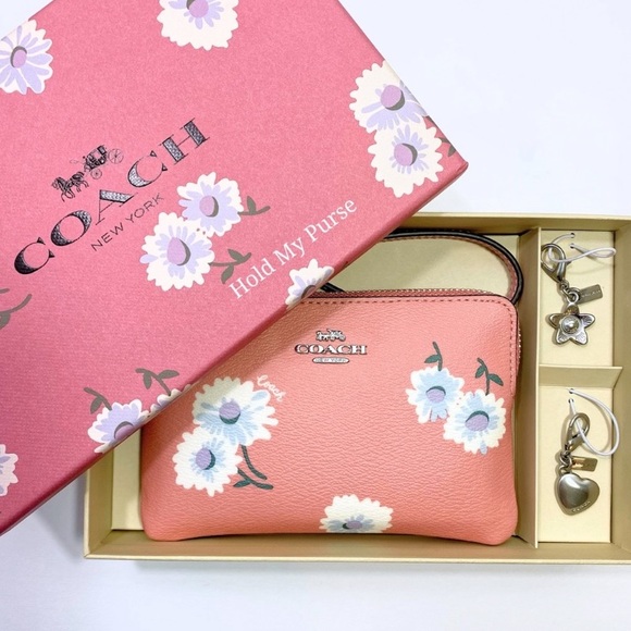 COPY - 🎁🌸COACH GIFT SET🎁🌸 - Picture 6 of 9